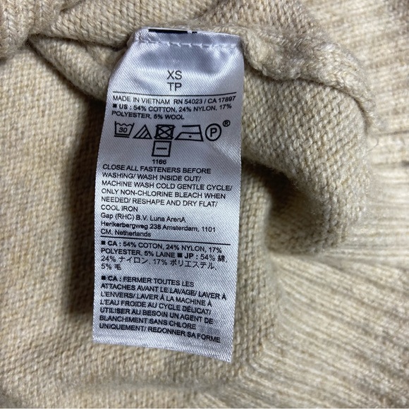 Banana Republic, 4 button sweater, xs - Picture 8 of 8